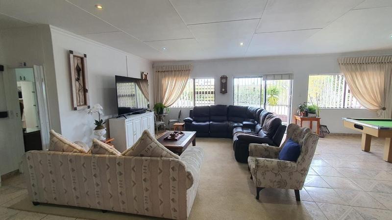 To Let 4 Bedroom Property for Rent in Dana Bay Western Cape